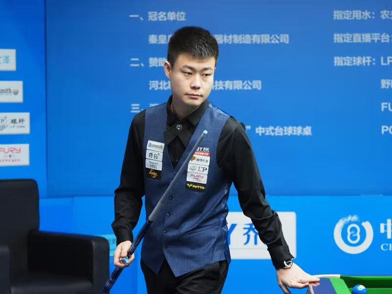 她以出色的 她以出色的